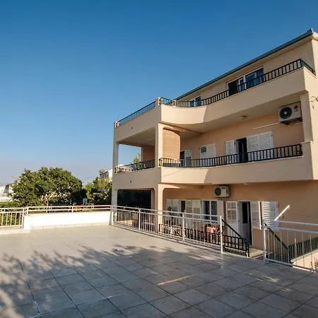 Appartement Arbanija 1122a