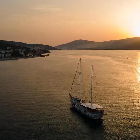 Arbanija 1122a * Trogir